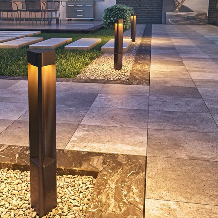Modern IP65 LED Solar Lawn Lights Waterproof Aluminum Garden Pathway Landscape Pillar Bollard Hot Selling for Hotels Residences