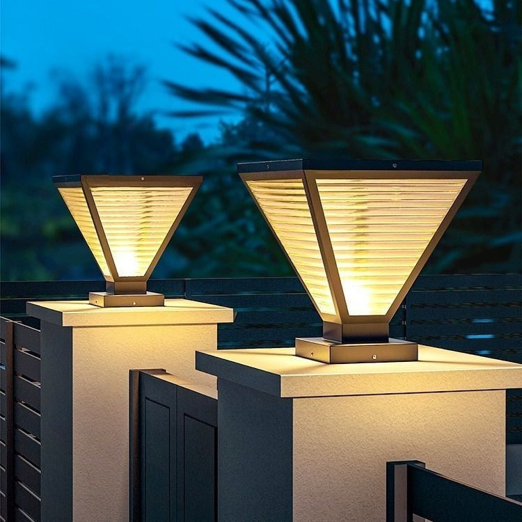 Modern Solar Powered LED Pillar Light Outdoor Garden Fence Post Cap Lamp for Pathway Gate