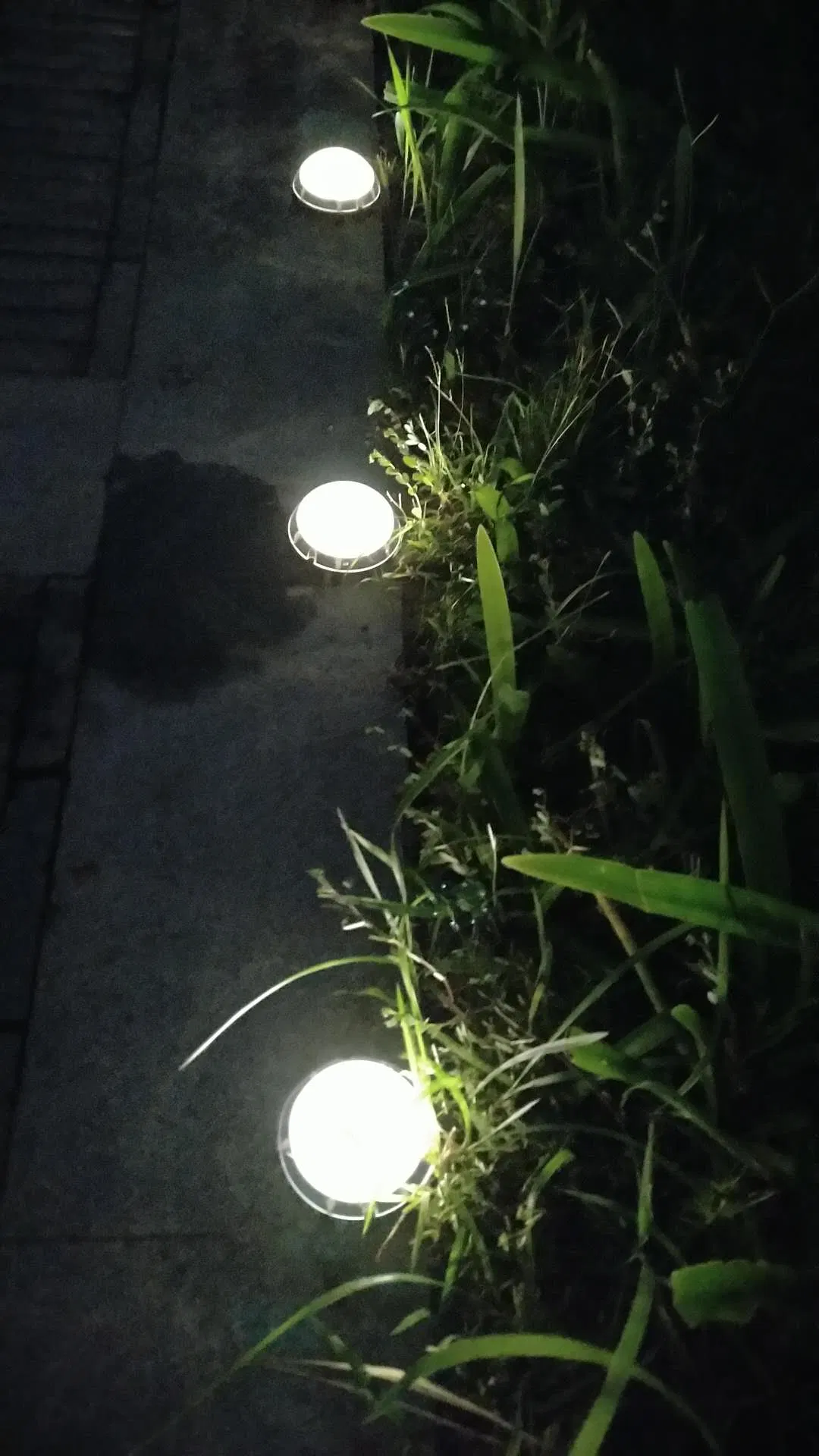 Solar Ground Lights 8LED Solar Garden Lights Outdoor Waterproof Sidewalk Disk Bright in-Ground Landscape Lighting for Lawn Patio Pathway Yard Steps Deck Walkway