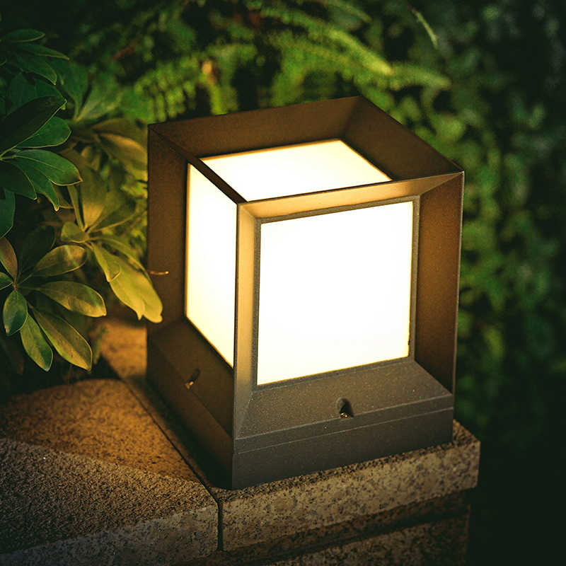 Modern Solar Powered LED Pillar Light Outdoor Garden Fence Post Cap Lamp for Pathway Gate