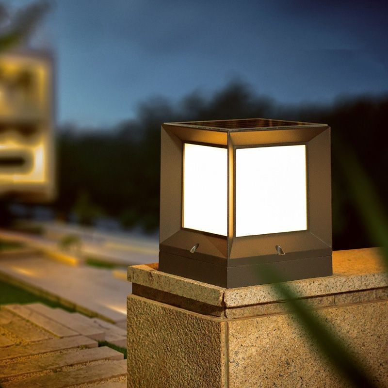 Modern Solar Powered LED Pillar Light Outdoor Garden Fence Post Cap Lamp for Pathway Gate
