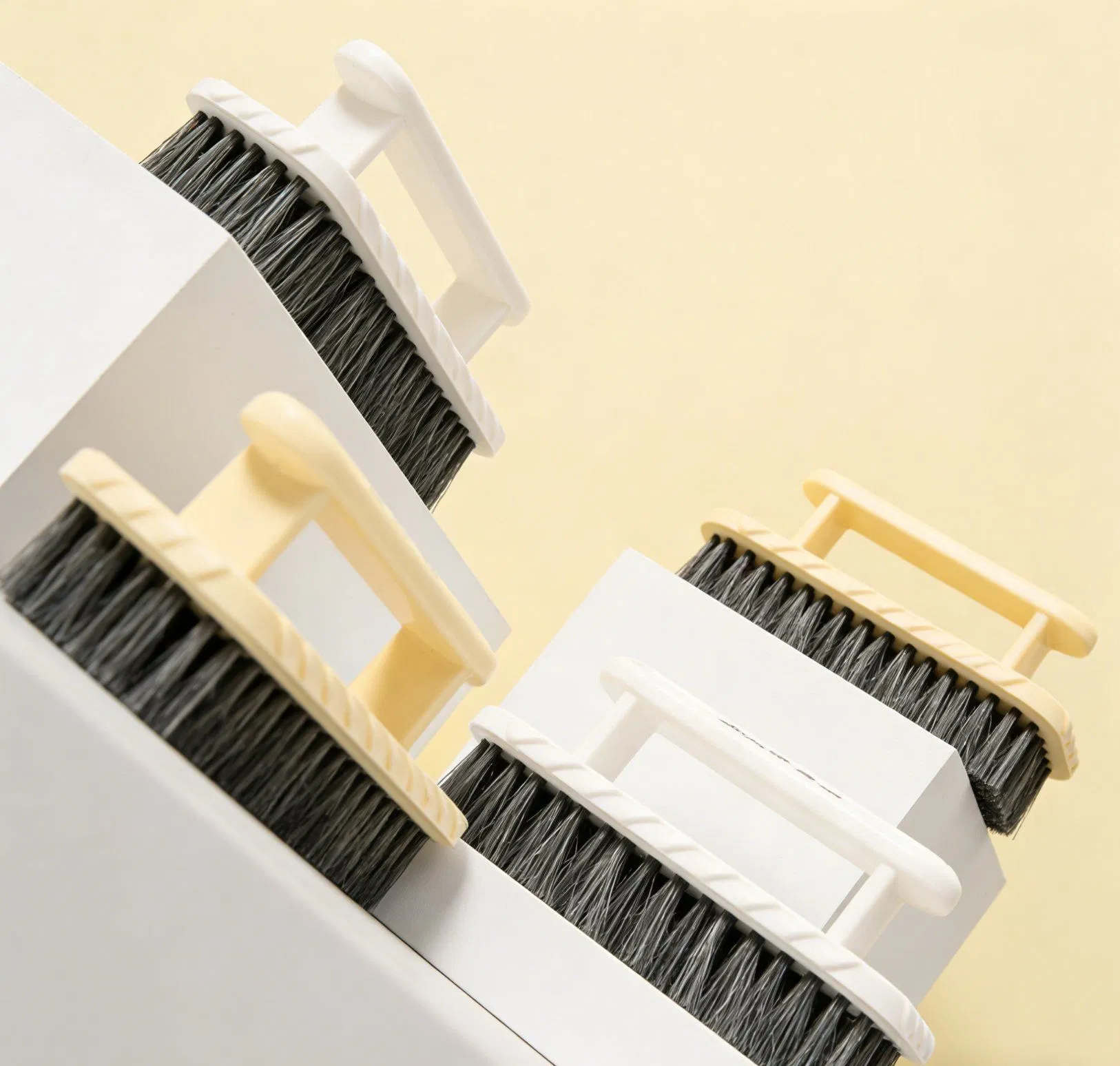 Versatile Handle-Type Laundry Brush for Efficient Household Cleaning