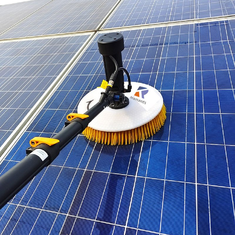 User-Friendly Solar Panel Cleaning Tool for Homeowners and Businesses