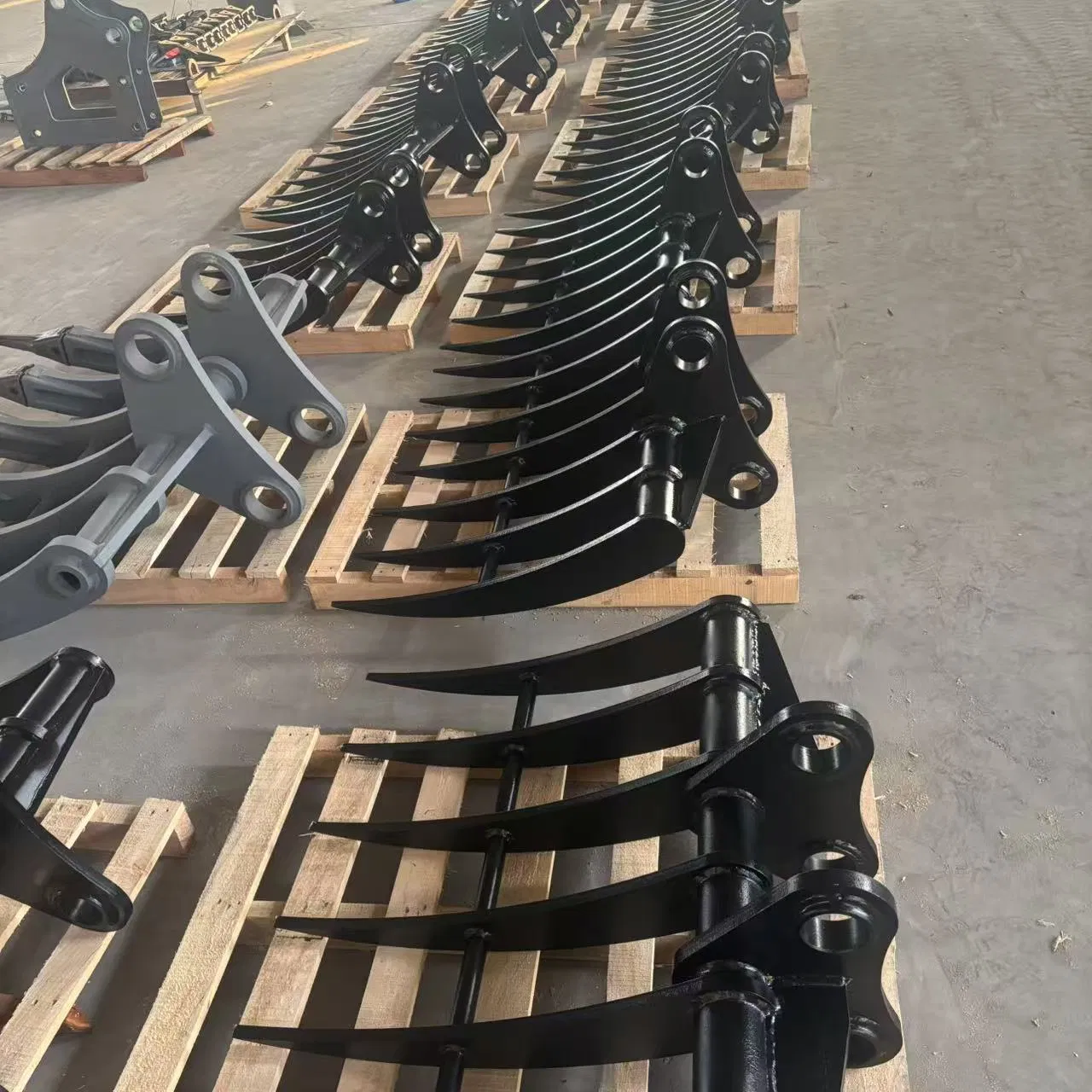 Vineyard-Soil Grooming Excavator Rake for Grape Cultivation and Harvest Preparation