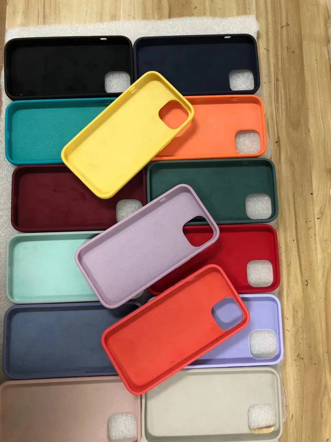 2025 Shockproof Liquid Silicone Magnetic Phone Cover for iPhone 16 15 14 13 12 PRO Max Case All-Inclusive Real Liquid Silicone Phone Case