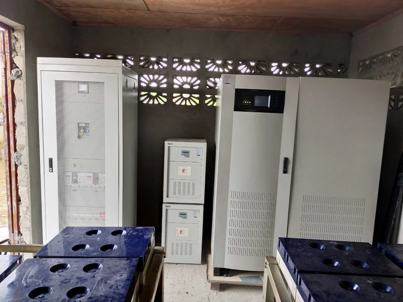 Hot Sale CE Approved Three Micro Hybrid SMA Price off Grid Solar Inverter