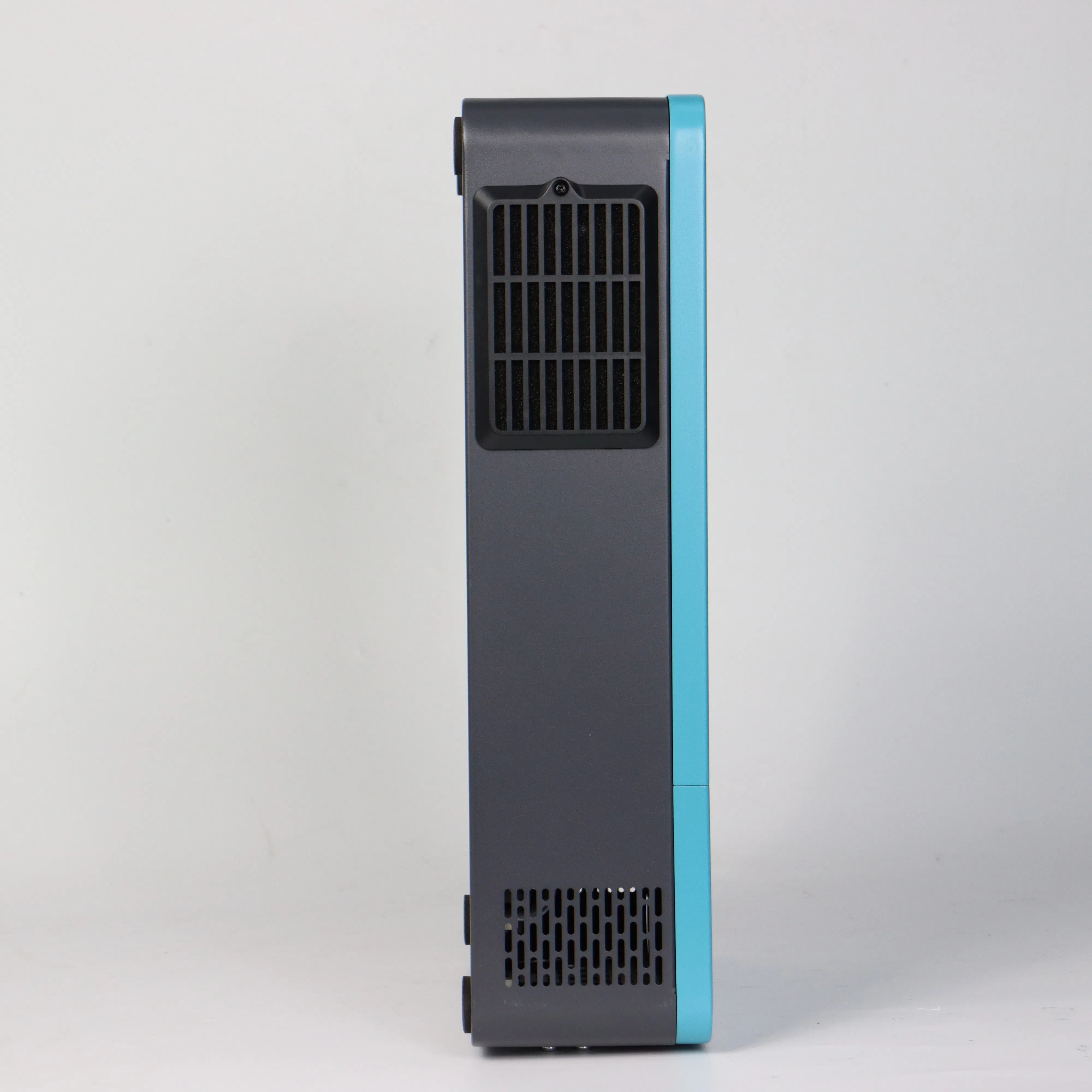 High-Performance Hybrid Solar Inverter with 5000W Input Capacity