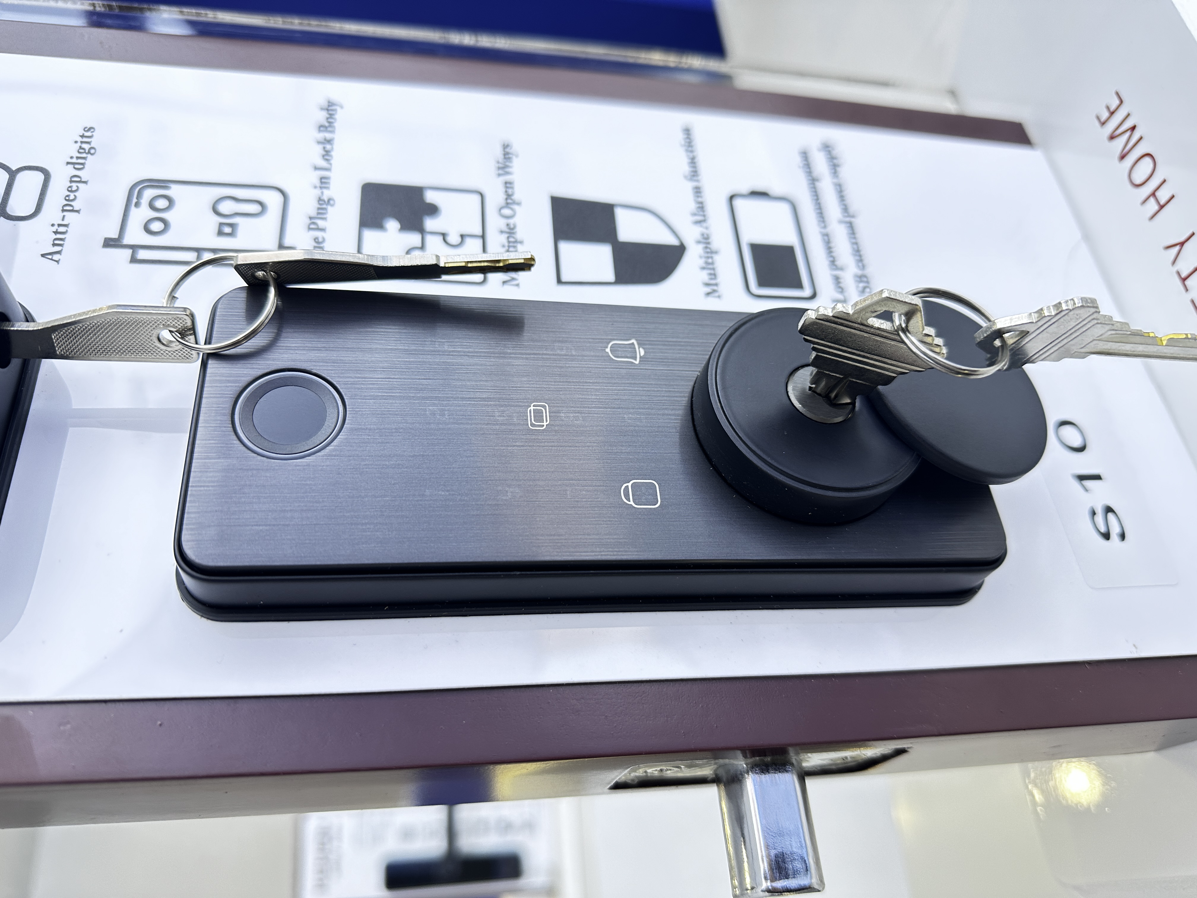 Smart Fingerprint Door Lock Tuya APP Smart Lock Keyless Entry Door Lock with Fingerprint Password Card Bluetooth and IML Finish