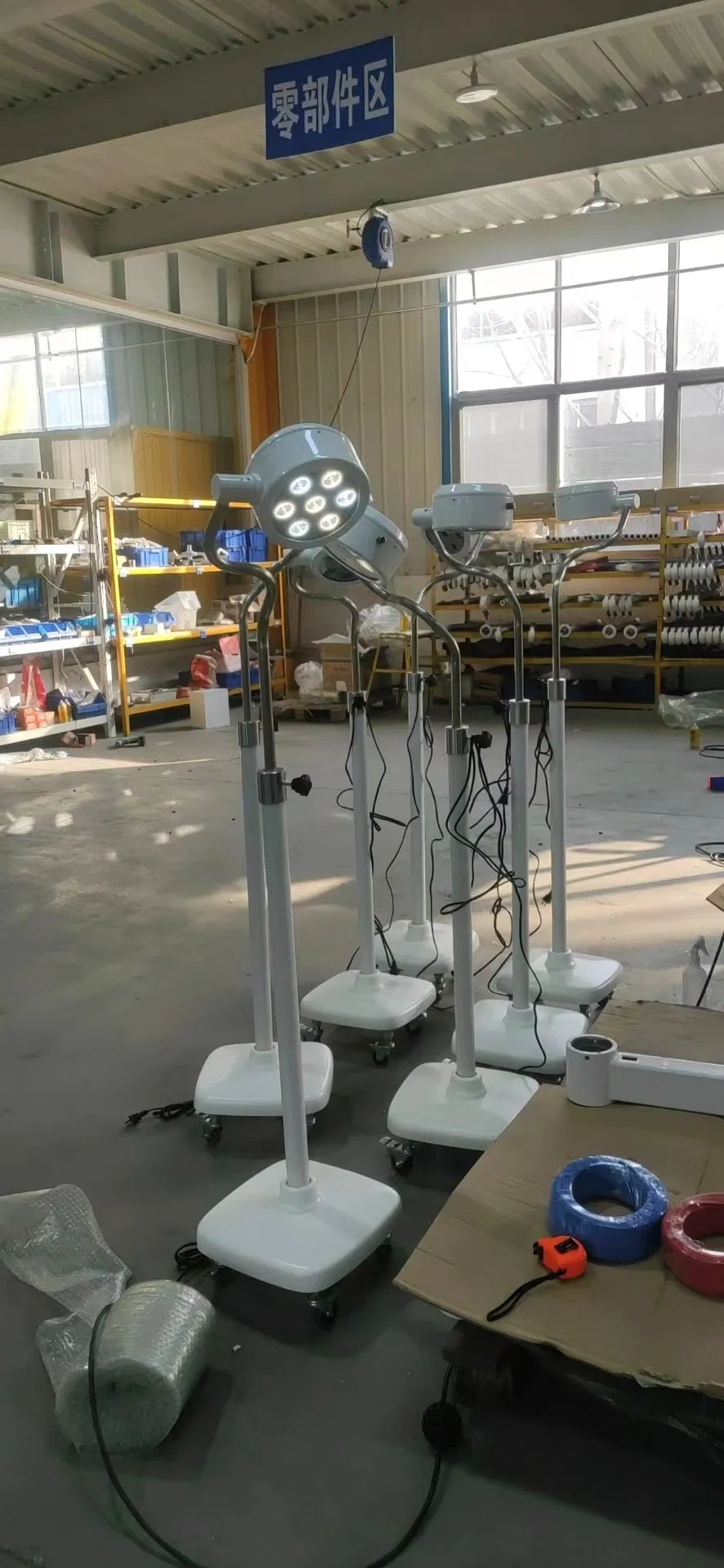 China Factory Portable LED Operating Lamp Shadowless Surgical Light