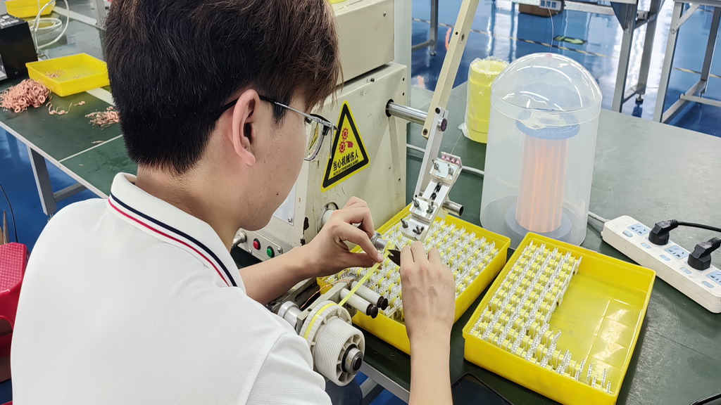 Rubberized cloth insulation process in magnetic component manufacturing