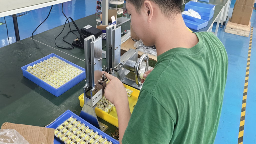 Loading silicon steel sheets for transformer core production