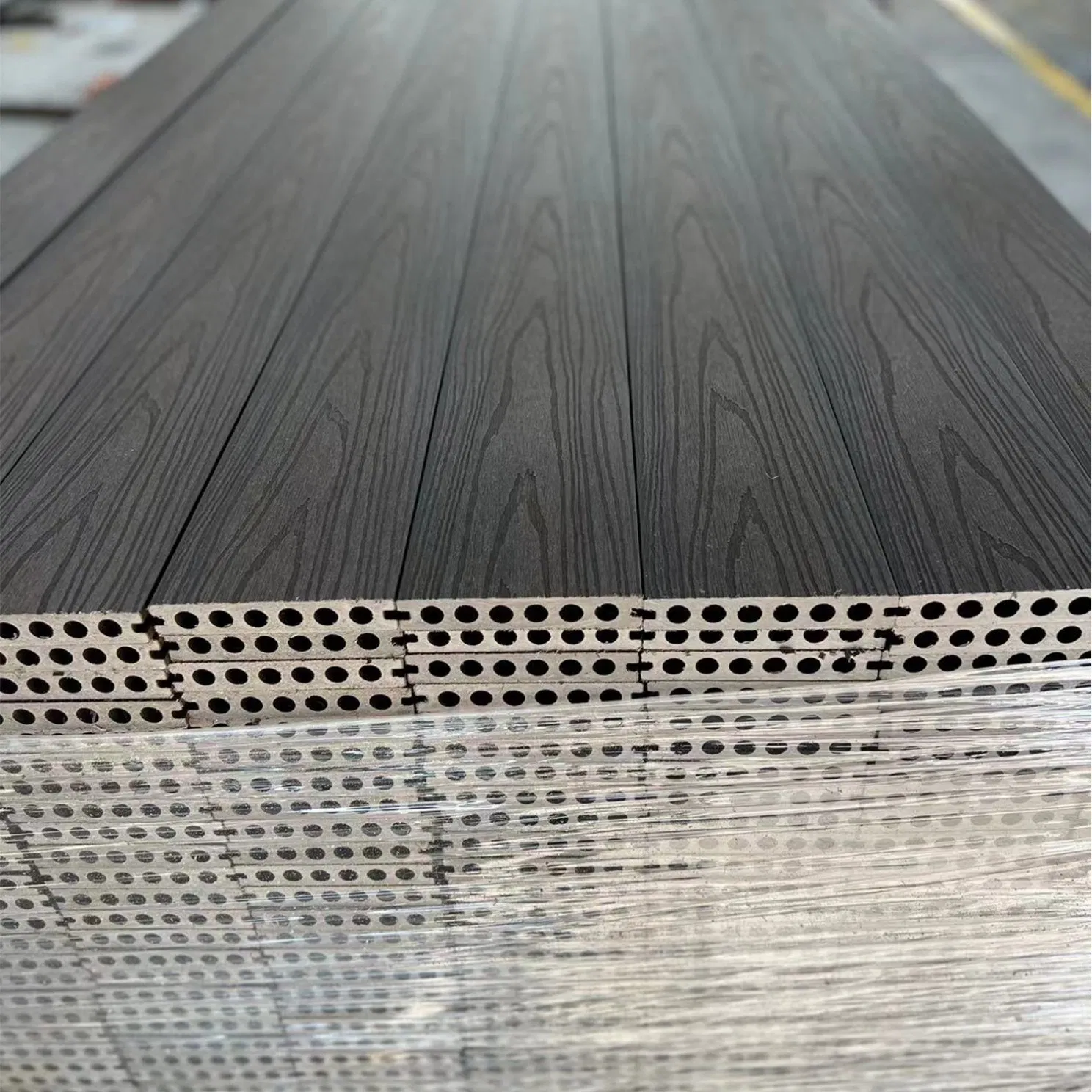 Capped Composite Decking Advanced Protection Layer for Long-Lasting Garden Patio Outdoor Flooring Board