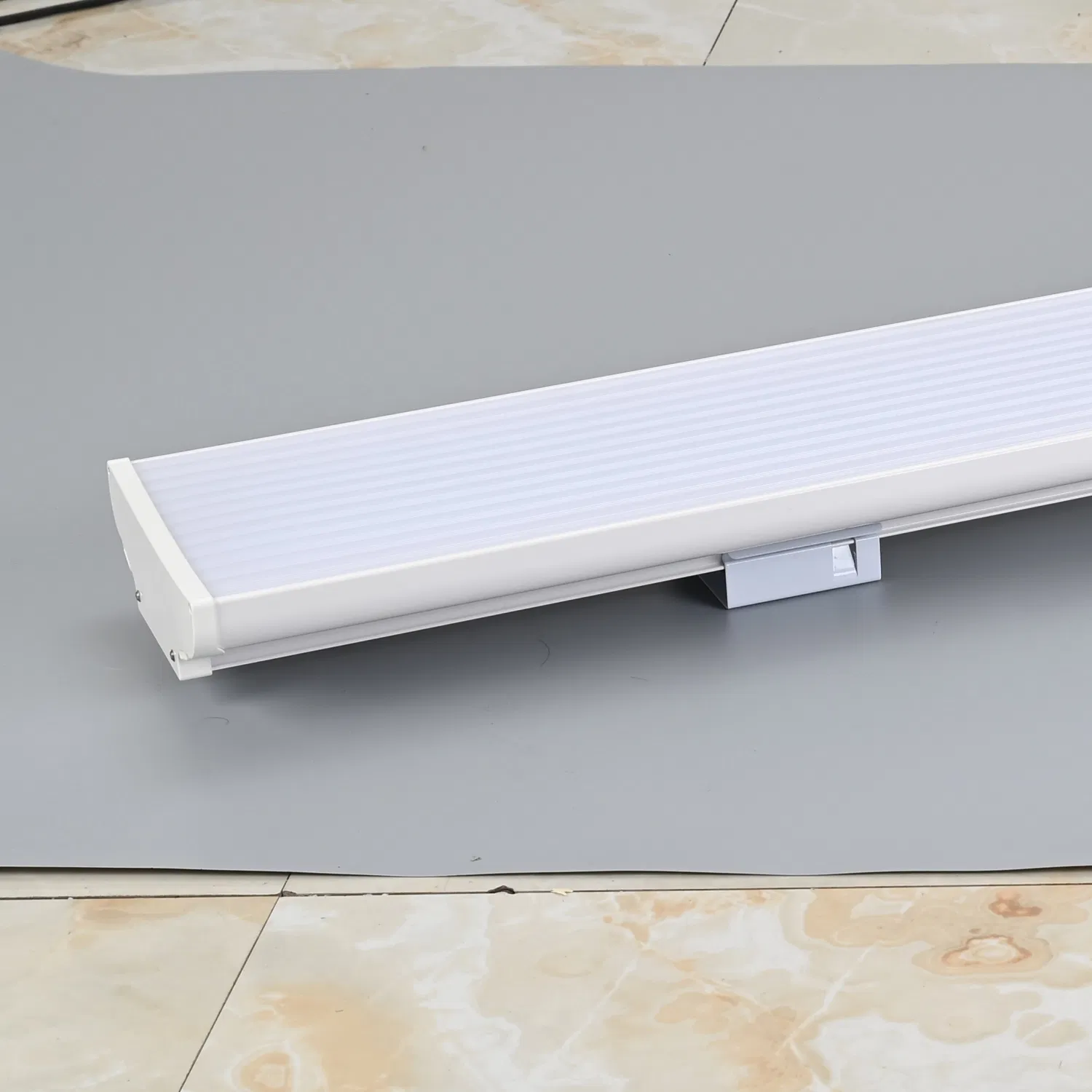 4FT 100W 13000 Lumens 5000K with CE FCC ETL Certificate IP65 LED Linear High Bay