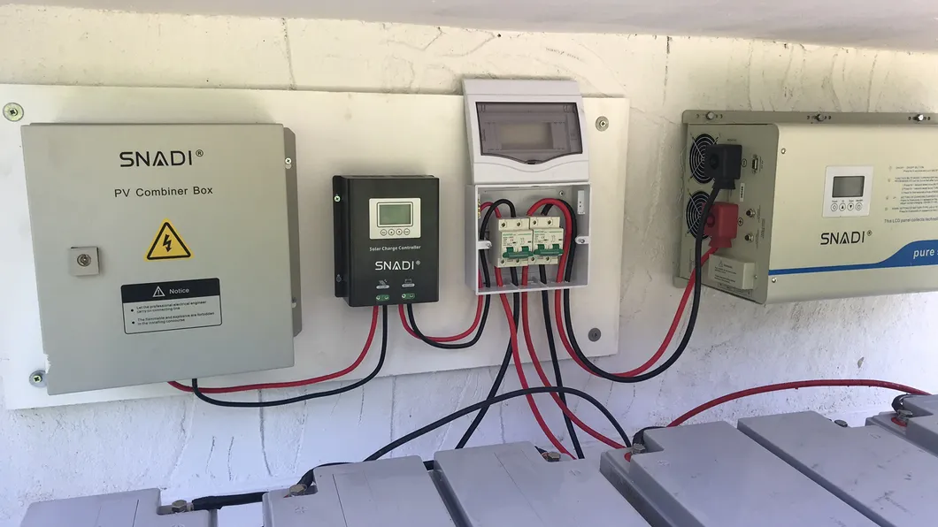 Waterproof IP65 PV Solar Array Combiner Box Power 3 Phases Distribution Box Detail 3