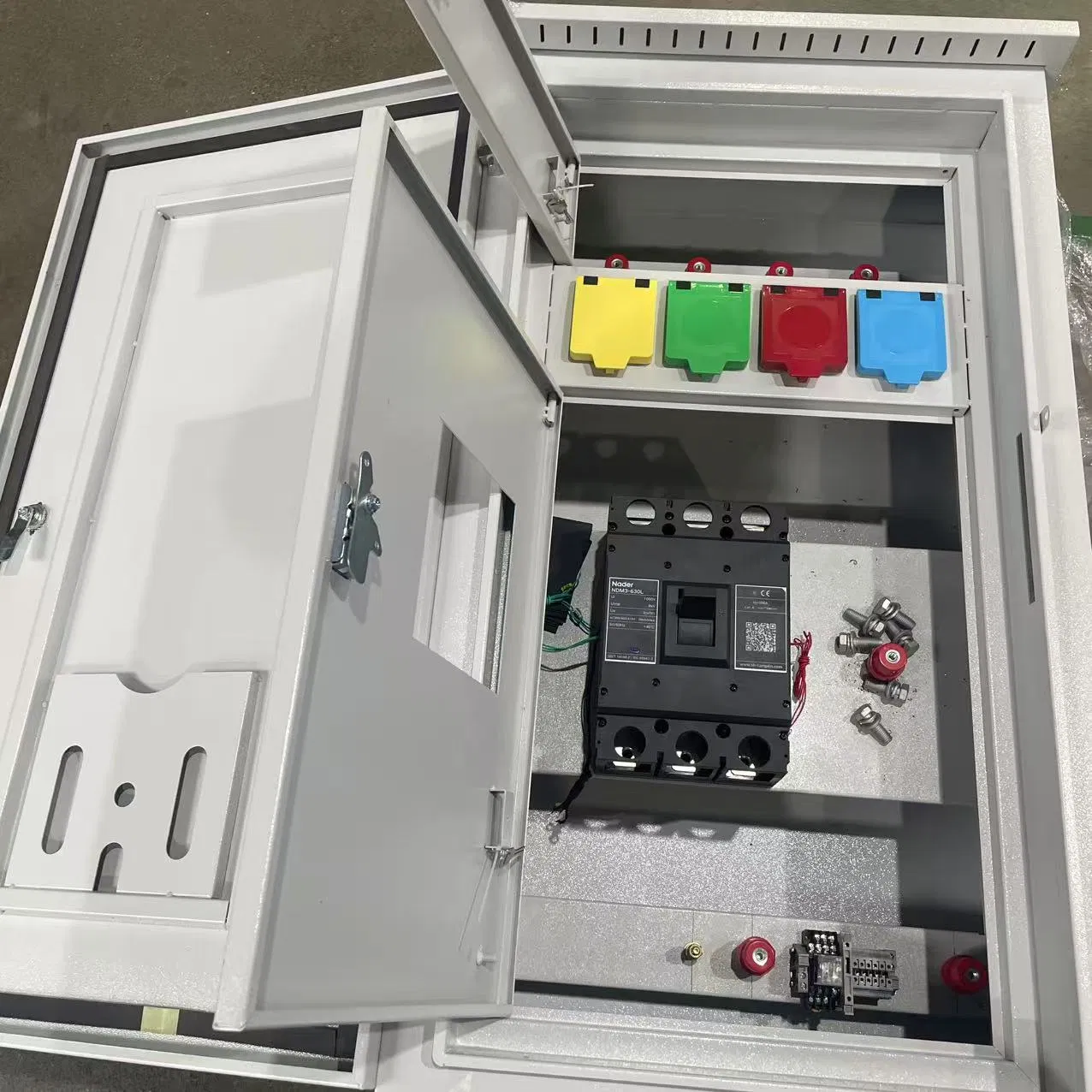 Smart Home Power Distribution Box for Optimal Efficiency