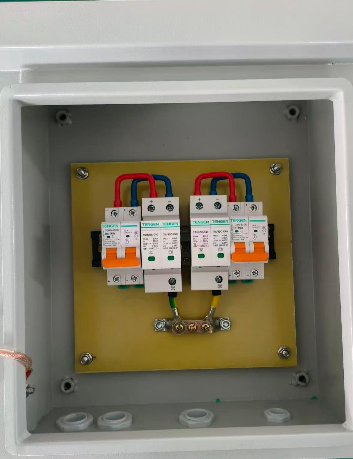2 Way 16A 600V PV DC Combiner Box, Photovoltaic Distribution Box with MPPT for Commercial Solar Projects