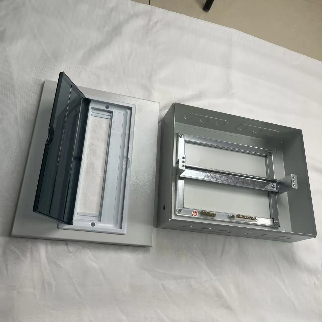 Z-30 National Standard Exposed --6 Way Power Distribution Box Smart Power