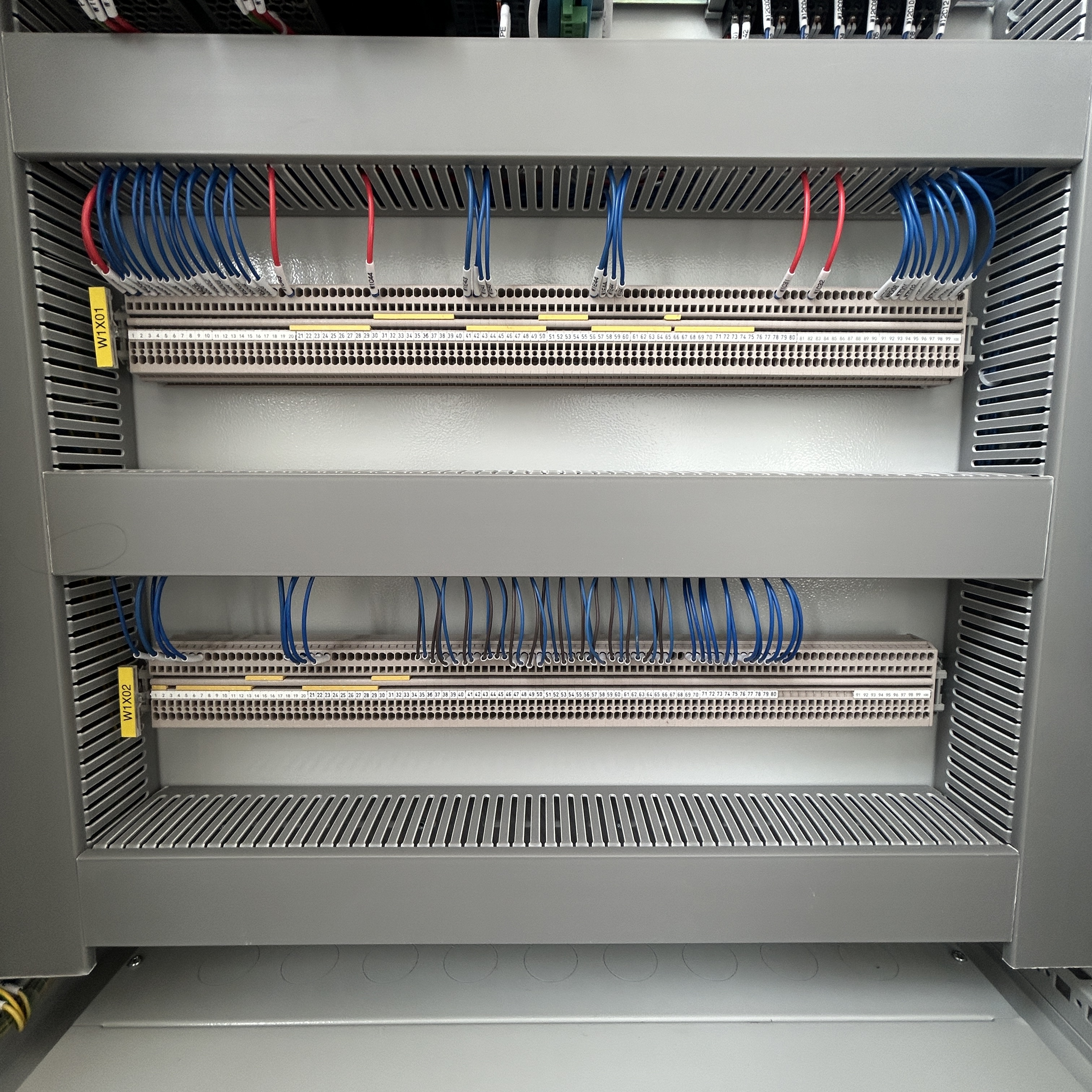 Customizable 300A 24V IP66 Network Distribution Cabinet with Small Table Board Electrical Panel Model A38