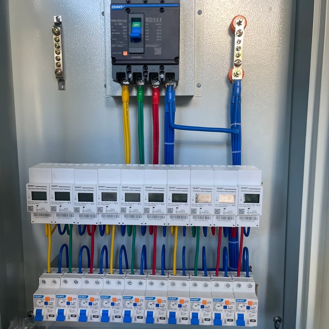 Custom British Standard 12 Way 3 Phase 400V Metal Distribution Board IP30/IP40 Protection HRC Fuse Components for Sub-metering