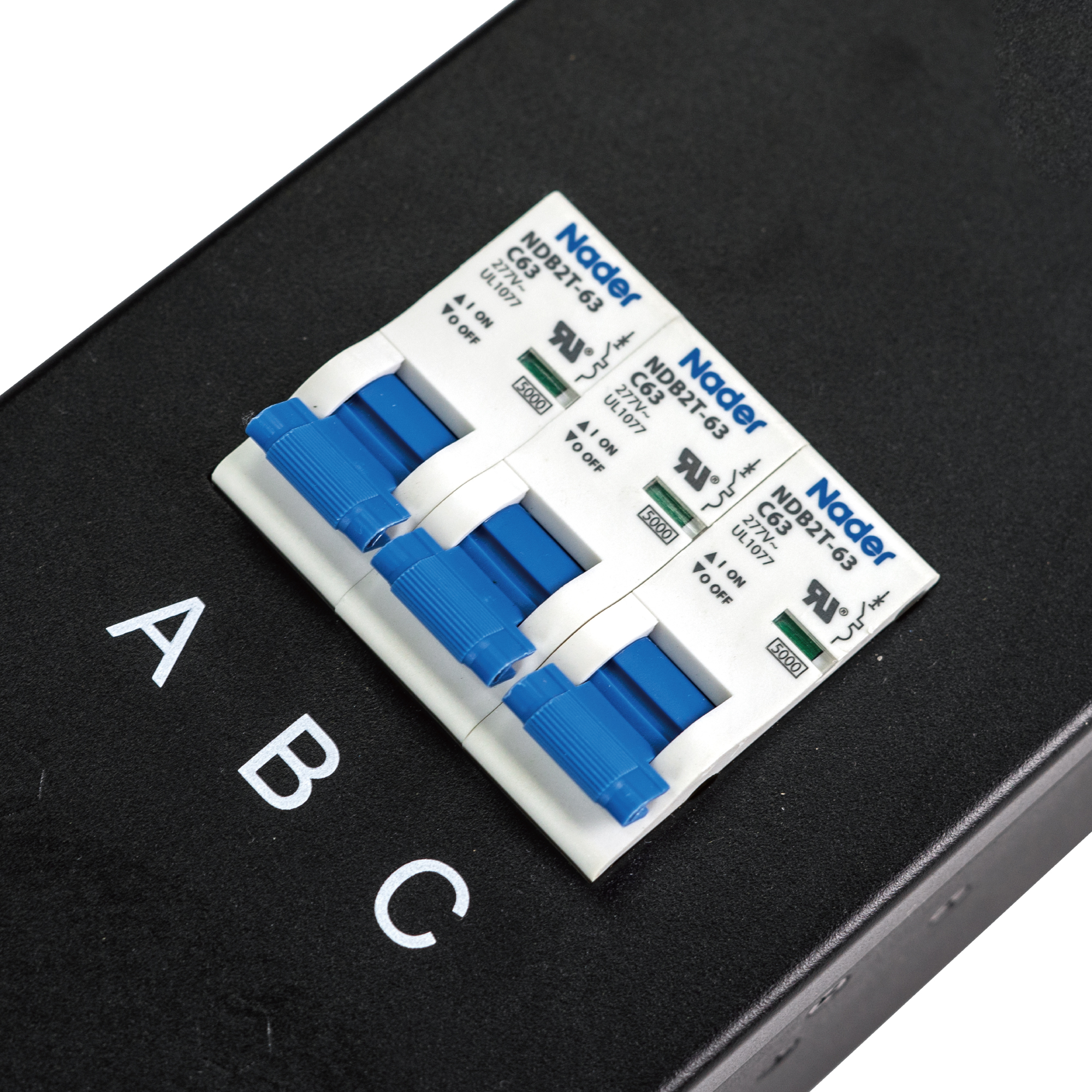 Multi-functional Power Distribution Unit with Outlets and Network Ports 1U PDU with USB and Ethernet Ports
