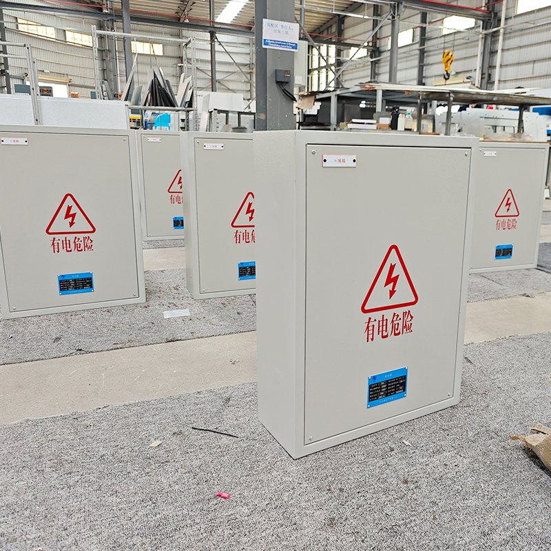 Smart Remote-Monitored Power Distribution Box Equipped with Precision Breaker