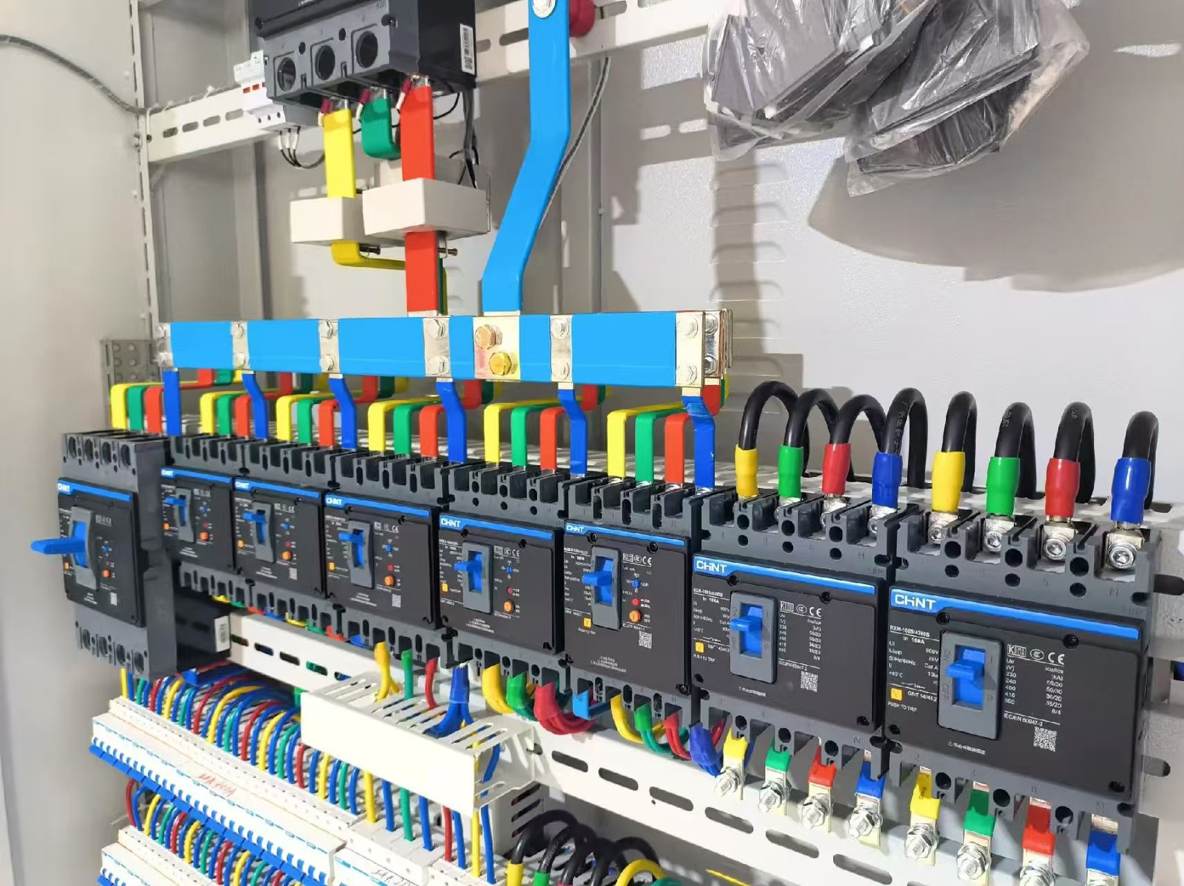 Distribution Cabinet Feature 1