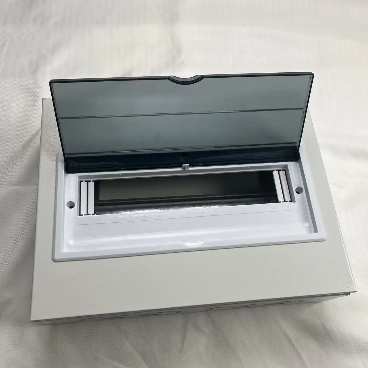 Z-30 National Standard Exposed --6 Way Power Distribution Box Smart Power