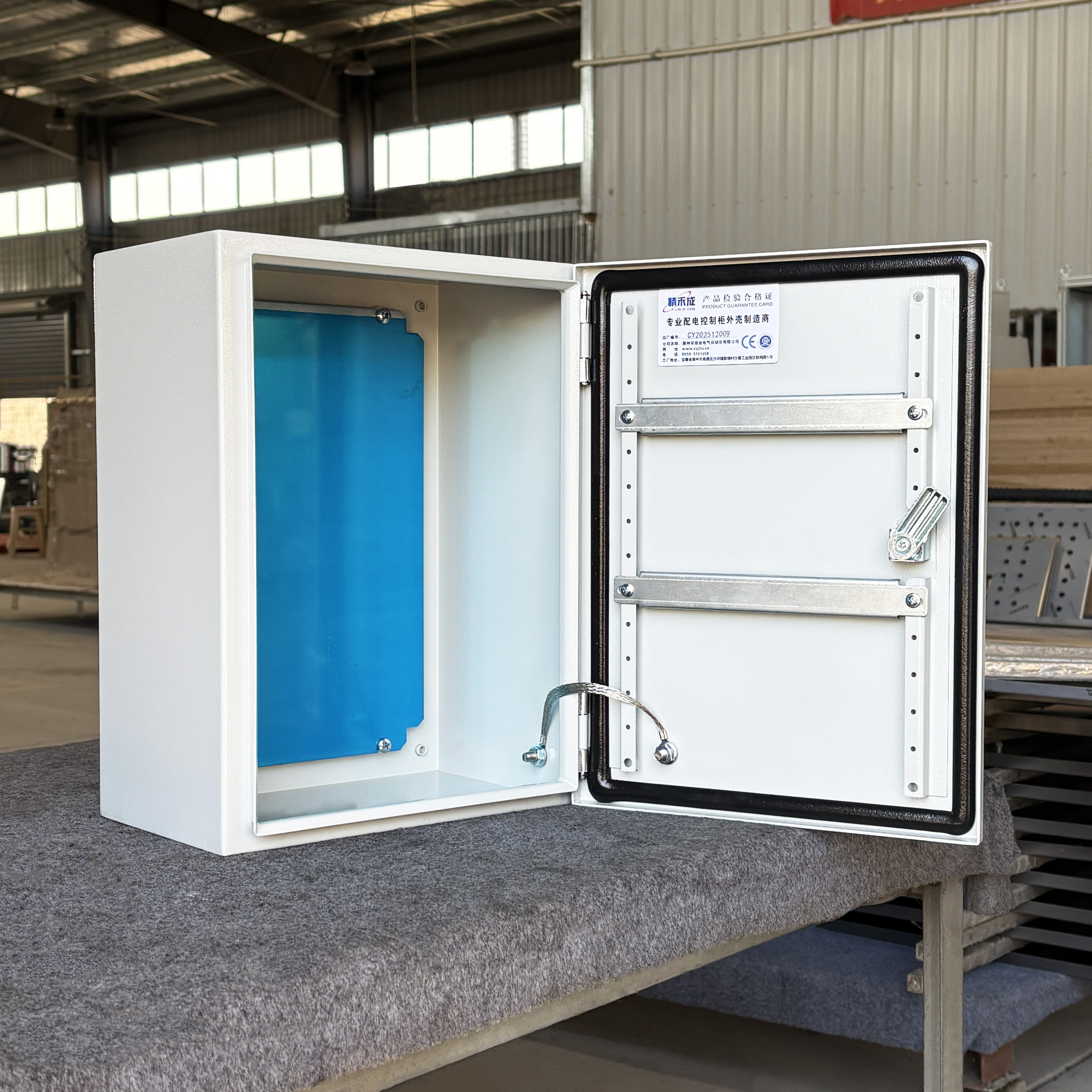 MB Compact Standard Premium Single-door Outdoor Commercial Distribution Box Weather-sealed for Outdoor Power Need