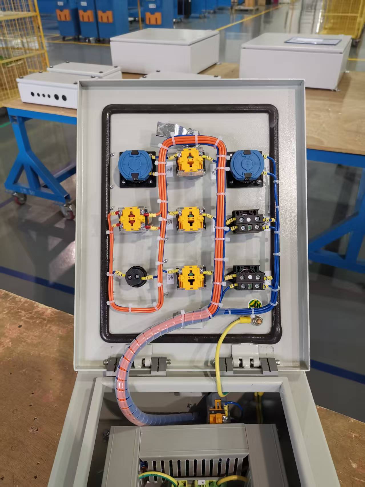 Floor Standing Power Distribution Cabinet Free Standing Large Capacity Heavy Duty Steel Electrical Enclosure
