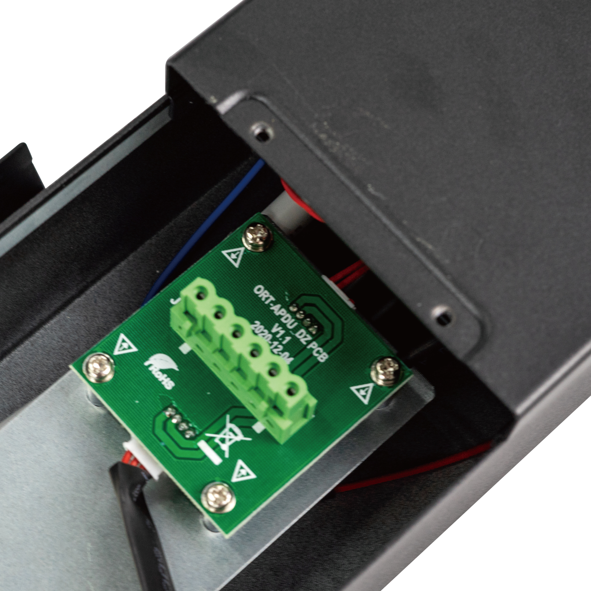 Multi-functional Power Distribution Unit with Outlets and Network Ports 1U PDU with USB and Ethernet Ports