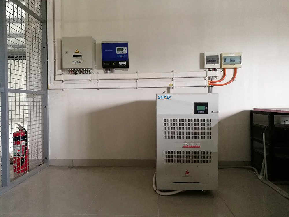 Waterproof IP65 PV Solar Array Combiner Box Power 3 Phases Distribution Box