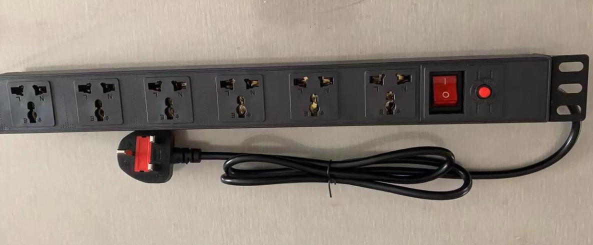 Feiboer Network Cabinet UK Standard 6 Sockets 6 Way with on off Switch Power Distribution Unit PDU