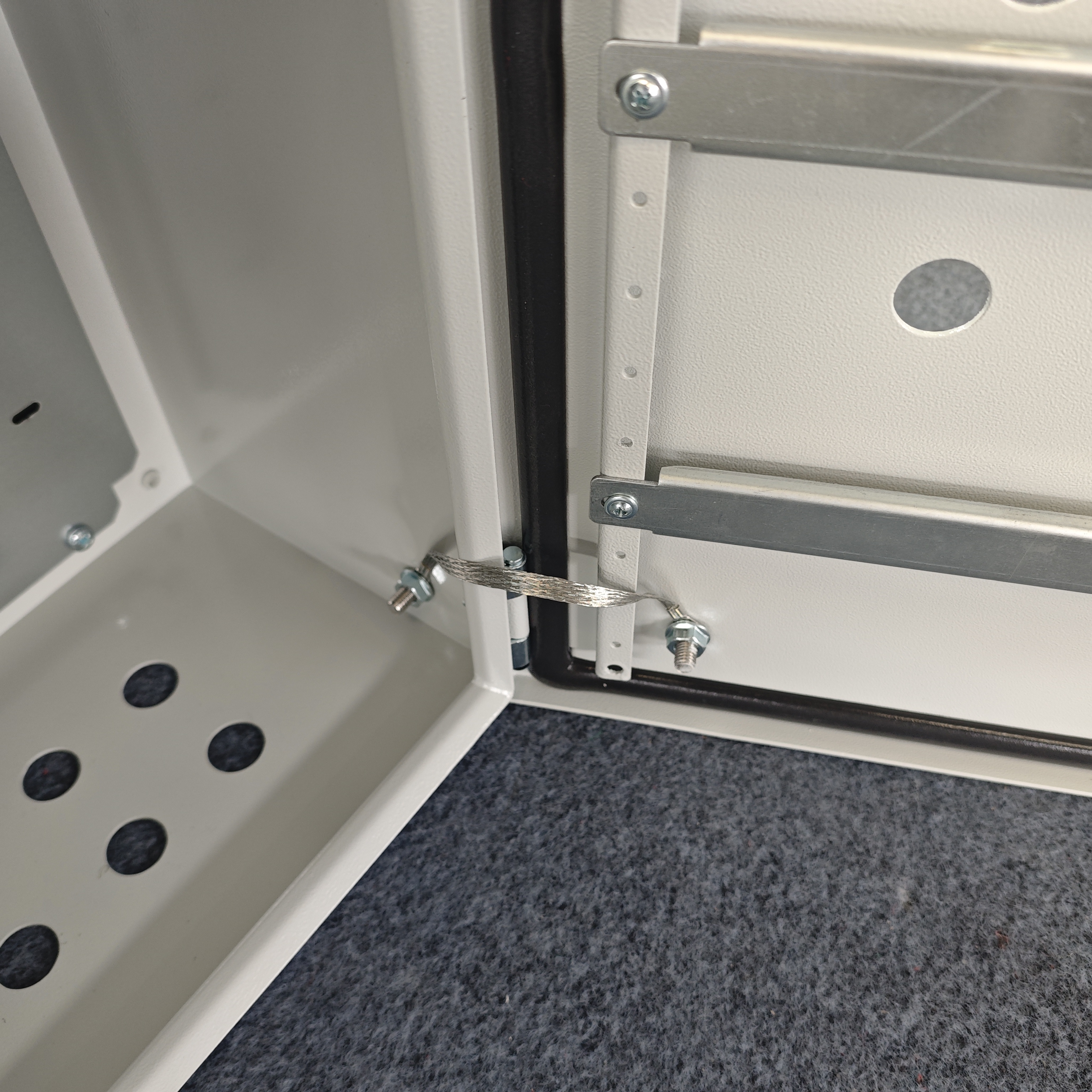 L Waterproof and Dustproof Distribution Box with Thickened Casing and sealed Design to Meet Industrial Distribution Requirements
