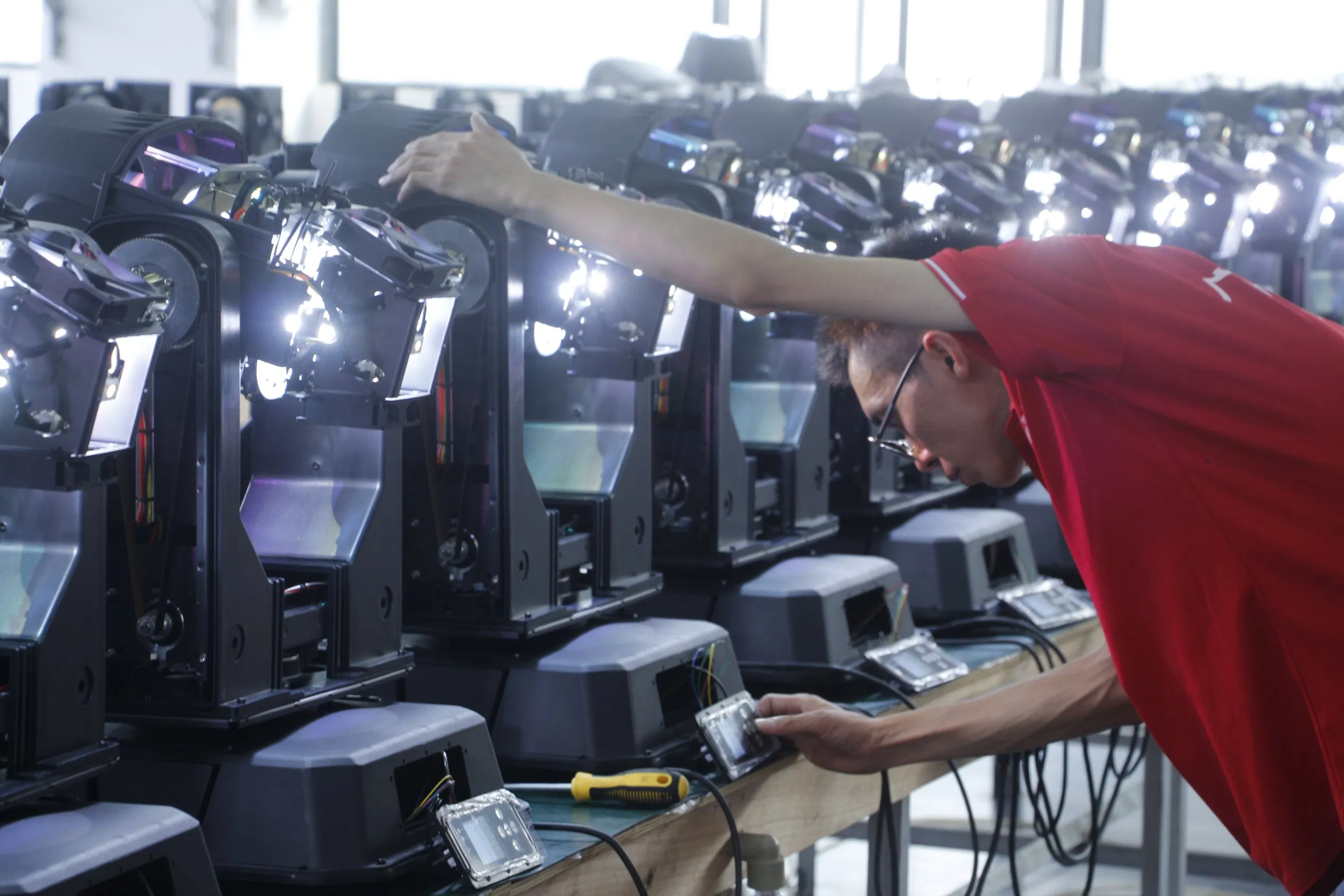 Disco Lights 7r Sharpy Mini 230 Beam Moving Head Light with LED Strip Background Effect for Stage DJ Club