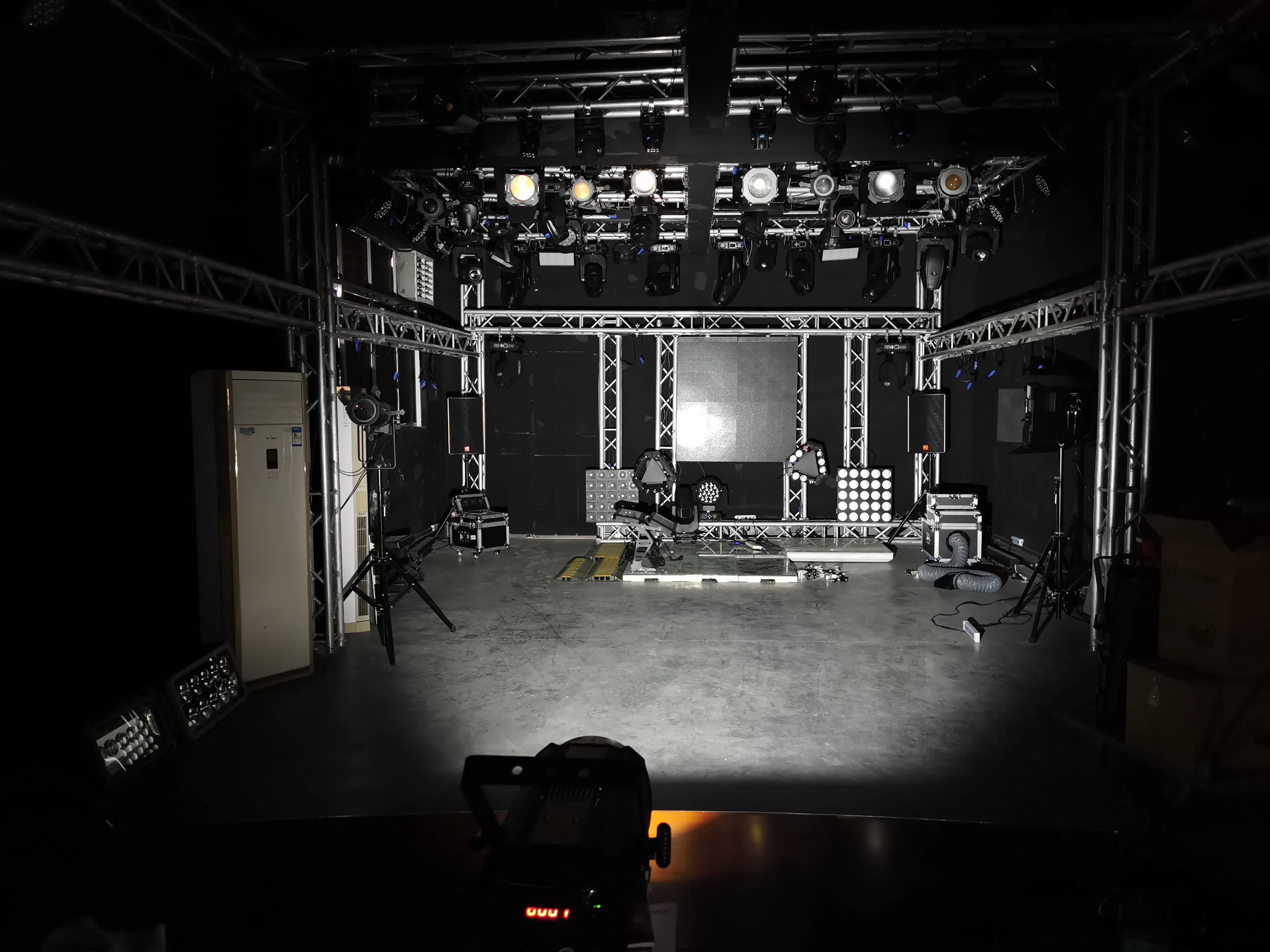 China Factory Price 200W Stage Lights Zoom Theater 2in1 COB LED PAR Light