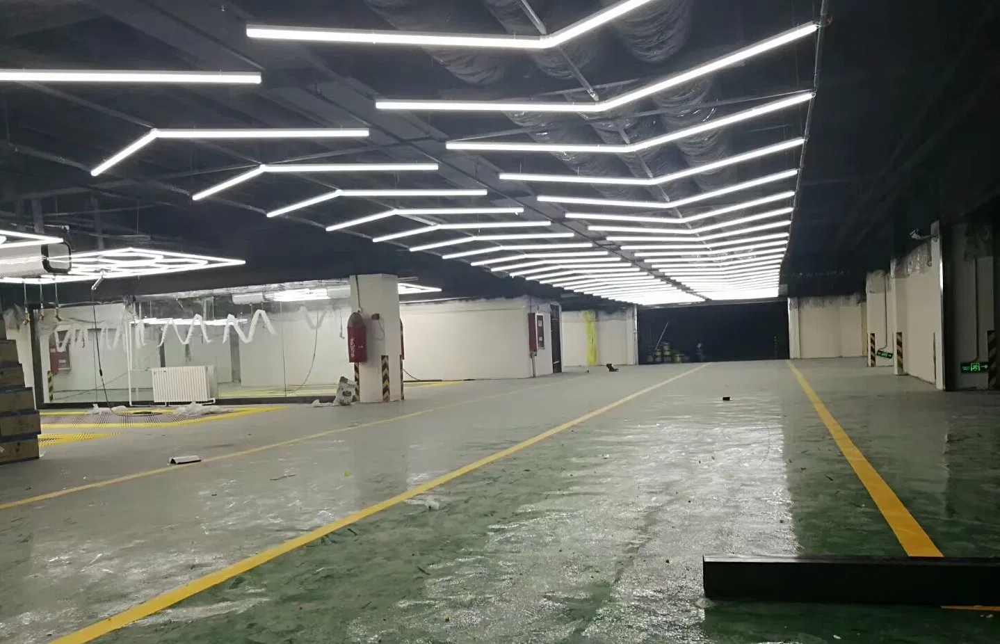 Hot Linear Industrial Fluorescent Low Bay Warehouse High Bay LED Light Fixtures