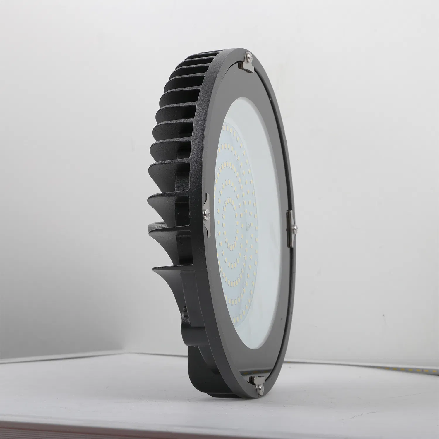 UFO LED High Bay Light 100W 150W 200W 20000 Lm 5000K Daylight IP65 Waterproof Commercial Warehouse Wet Location Area Lighting Fixture