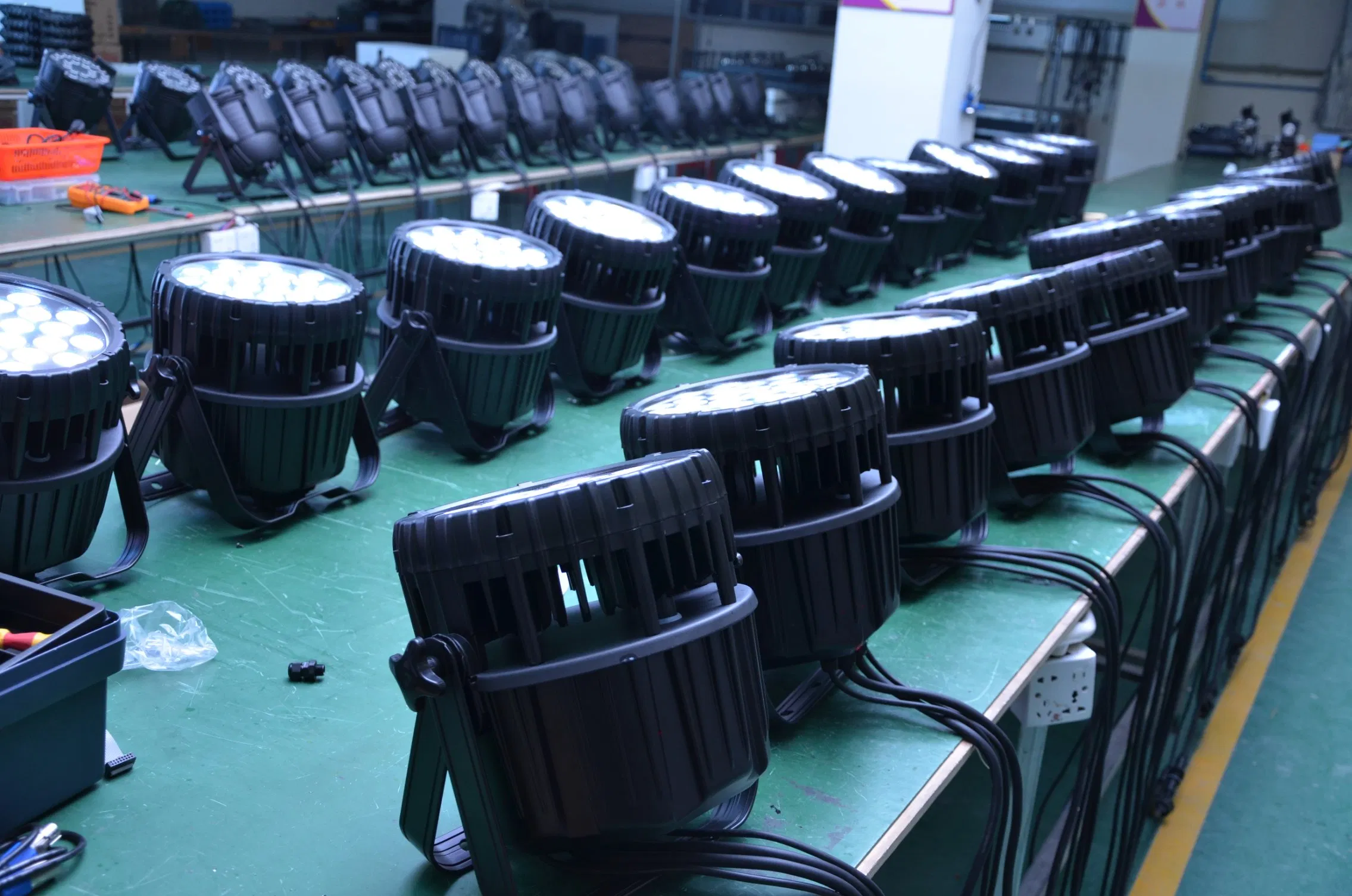 Outdoor IP65 Rgbaw 24*18W DMX LED Stage Lighting for Concert