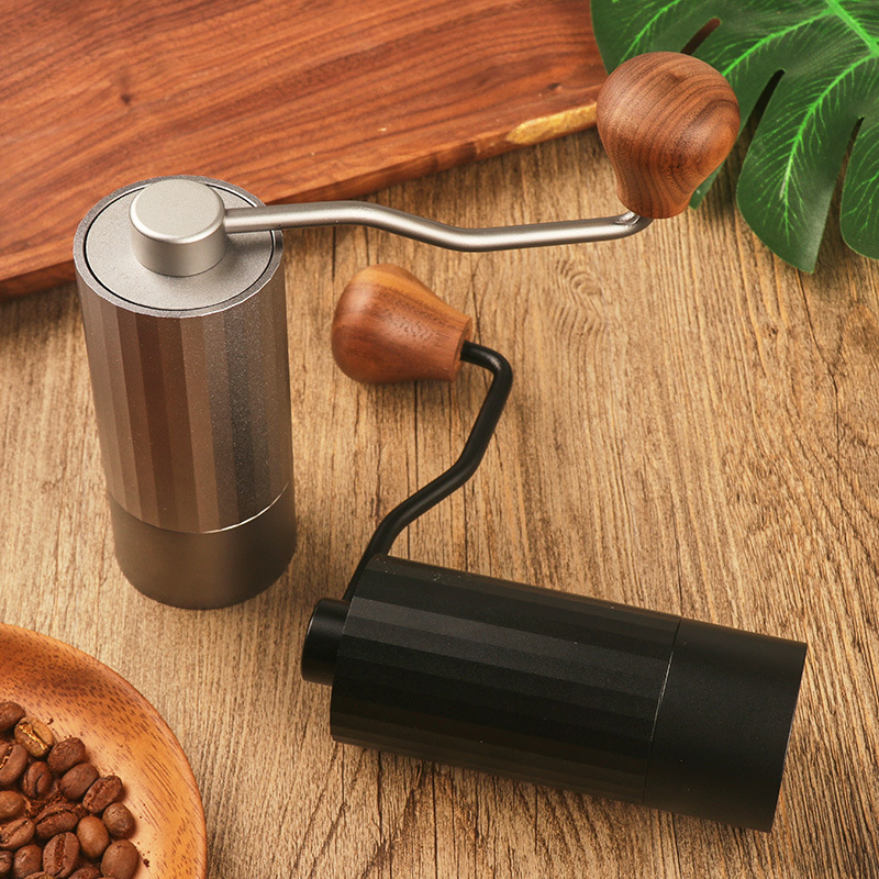 Molino de café manual personalizado de mini manivela con núcleo de molienda de acero inoxidable y doble cojinete