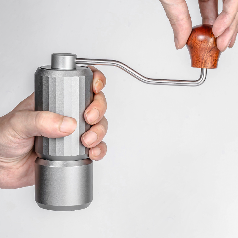 Cuerpo de aleación de aluminio personalizado 420 molinillo de café manual de acero inoxidable para el hogar, mini molinillo de café de muelas cónicas, ecológico