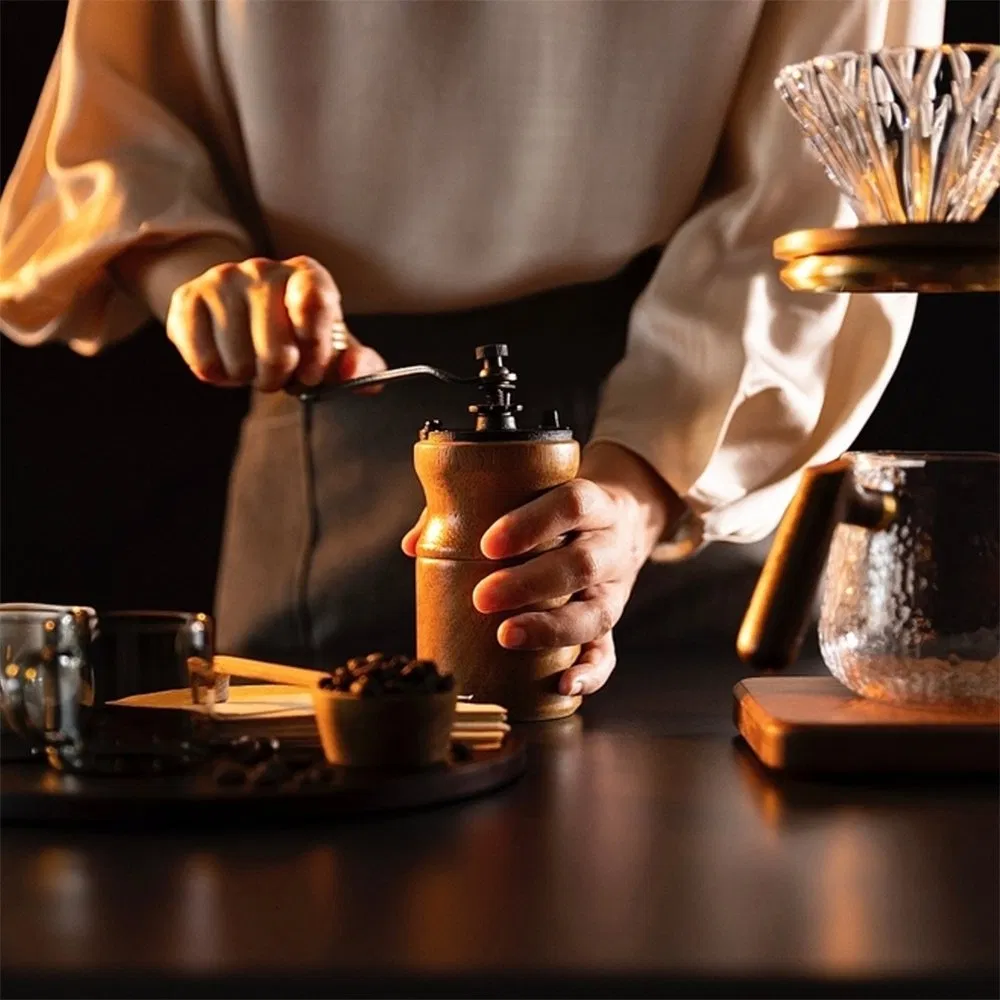 Molino de café manual portátil de madera ajustable con manivela de hierro fundido