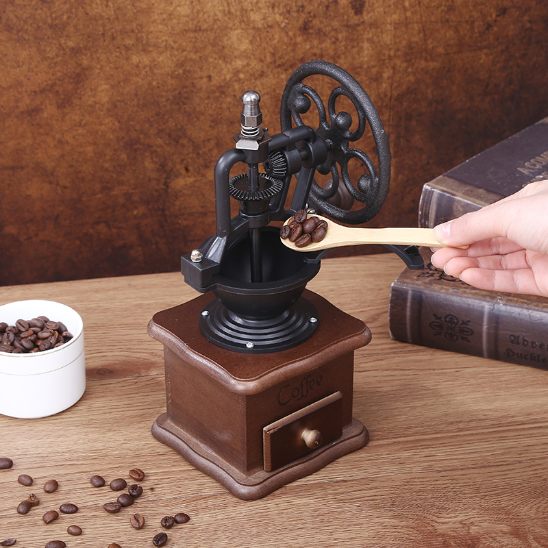 Molino de café manual retro de cocina con diseño de noria antigua