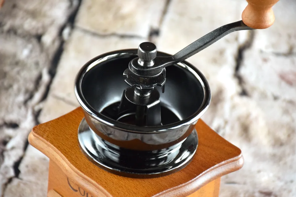 Molino de café manual de madera clásica