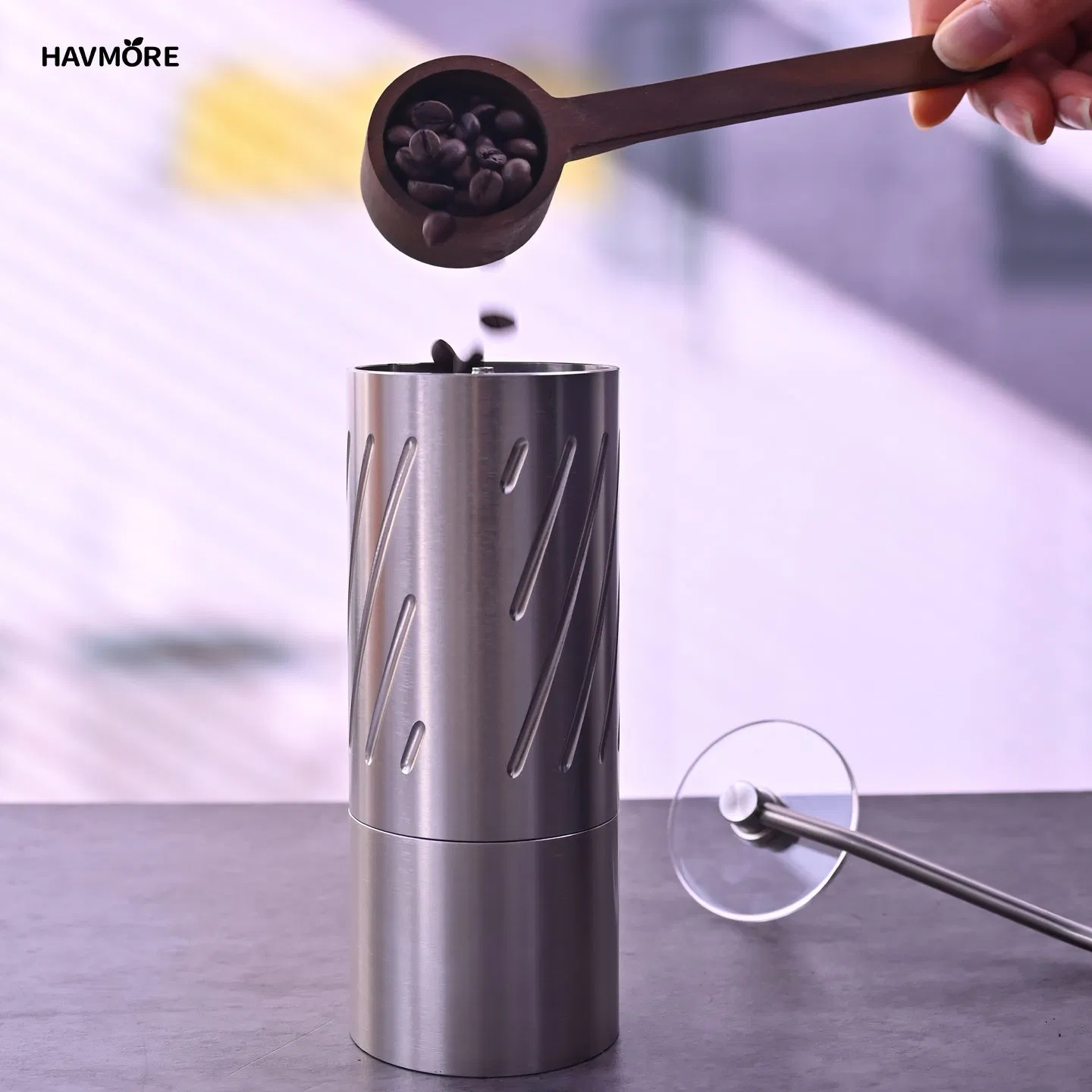 Molino de café de gran capacidad en plata con 7-Star muelas y mango de madera