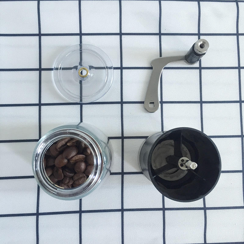 Pequeña máquina de molinillo de café portátil manual para granos de café