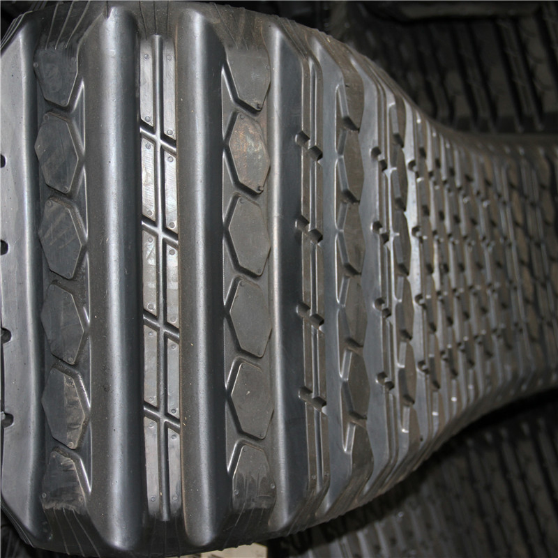 PT60/ 247/257 Rubber Track (381-101.6-42) Without Steel Teeth