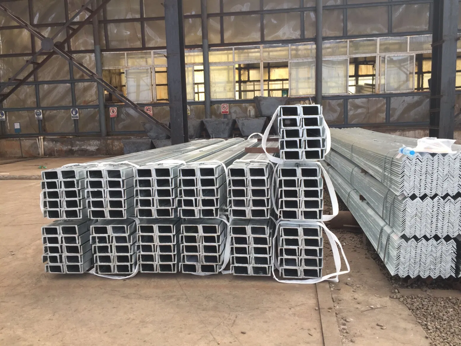 Factory ASTM A36 Galvanized Hot Rolled U Shape/ C Shape Strut Channel Construction Mild Carbon Channel Steel