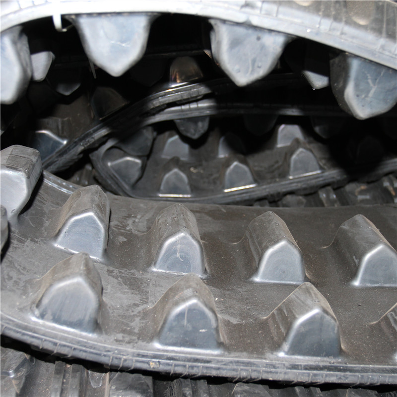 PT60/ 247/257 Rubber Track (381-101.6-42) Without Steel Teeth