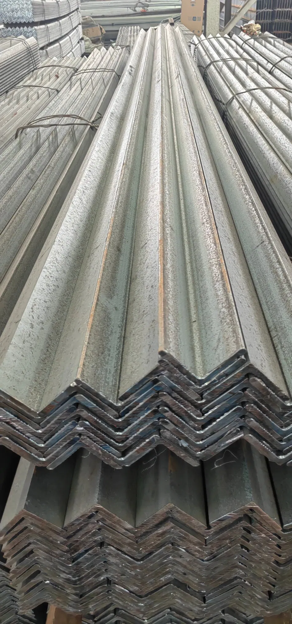 Best Quality A36 Equal Carbon Mild Steel Angle 40X40X4mm Hot Rolled L Shaped Angle Steel Bar Carbon Iron Angle Steel