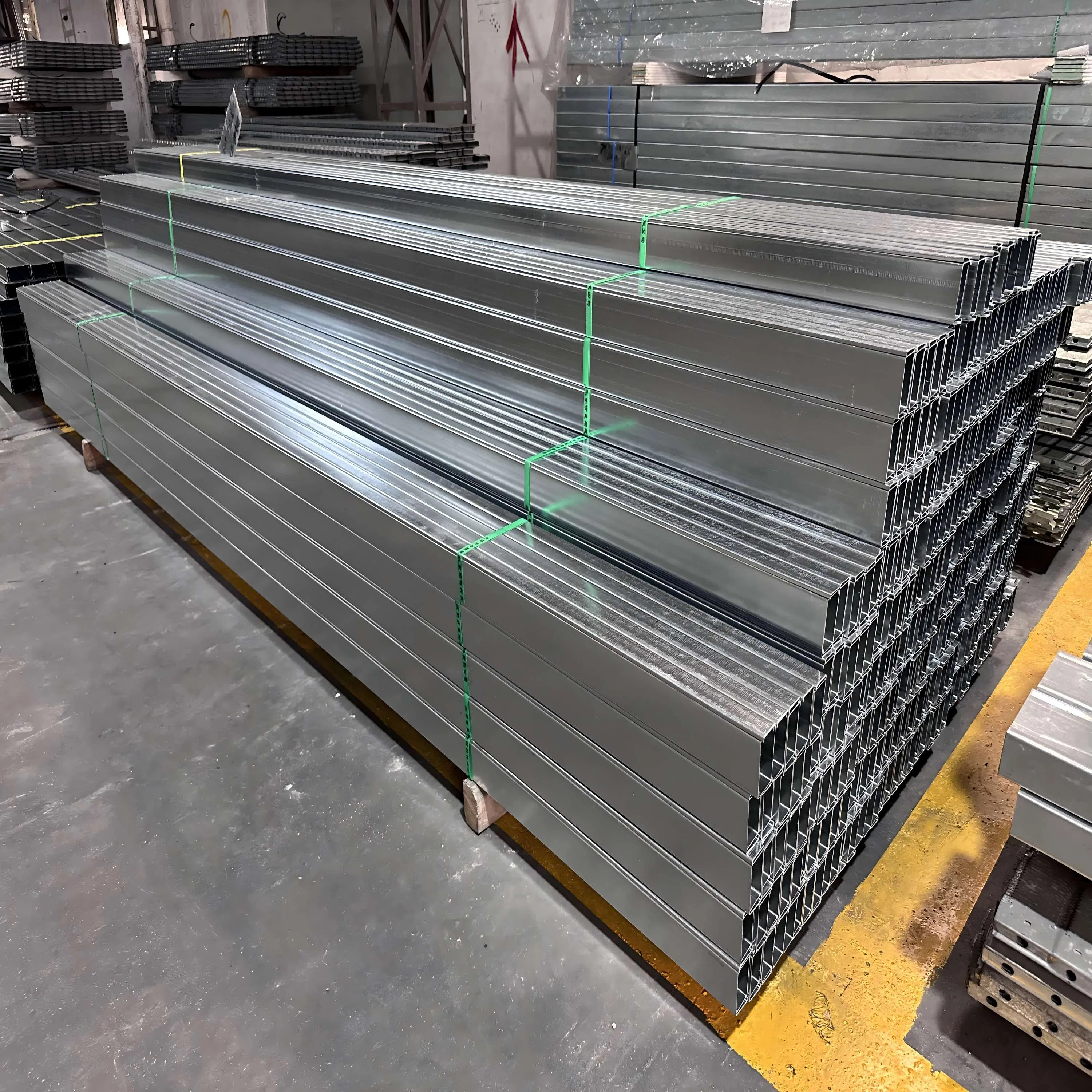 Galvanized Steel Furring Channel, Hat Channel for Ceiling Installation